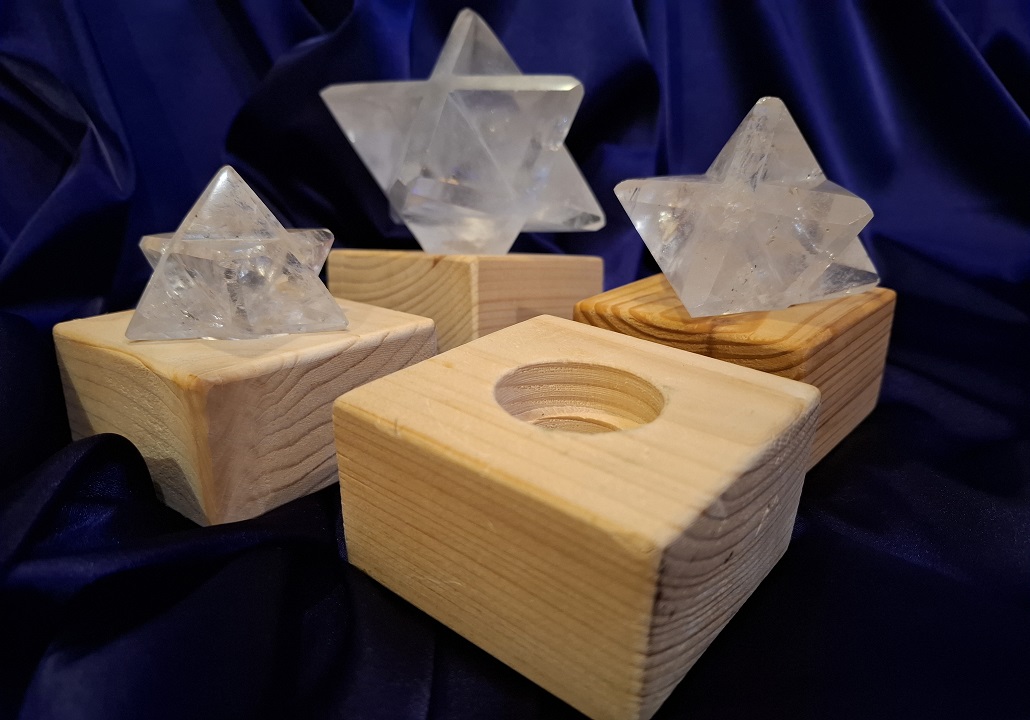 mirkahalamova.sk_www.merkabashop.sk_Merkaba_Drevený stojan na Merkabu_Prívesok Merkaba_Titánová pyramída_Kremeň Merkaba_Merkaba orogonit_Kryštálový Prívesok Merkaba_Kryštálová Merkaba_Andara Kryštál_Meditácia_kvet života_Tibetská misa zo 7 kovov_Ladička 4096C_Ladička 528hz_Čakrové ladičky_vzostup z 3D do 5D_ako navýšiť vibrácie_Duchovno_Merkaba_Vogel Kryštál_kryištálové kamene_kryštály a kamene_Prívesok Kremeň Merkaba_ladičky na Čakry_Titánová pyramída_Rotátor titánových pyramid_Orgonity od liečiteľa Ján Timko_Biela šalvia z Kalifornie_Veľké kryštálové Merkaby_Dvojitá kryštálová Merkaba_Monatomické kryštály Andara_Mala korálky_Kryštálový špic_Energetický žiarič_Orgonitové prívesky