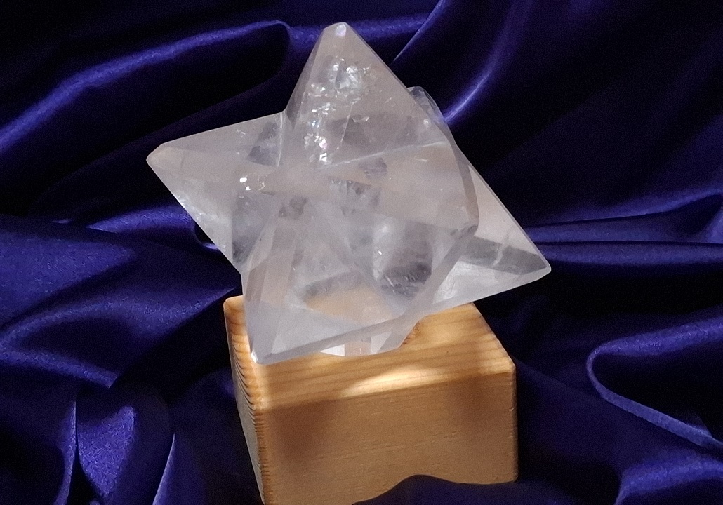 mirkahalamova.sk_Veľké kryštálové Merkaby_Merkaba_Liečivá hviezda Merkaba_Quartz Merkaba_Kremeň Merkaba_ Kryštálová Merkaba_Merkaba_Kryštálový Prívesok Merkaba_Prívesok Merkaba z kryštálu_Merkaba_Prívesok_Titánová pyramída_Ladička 4096C_Ladička 528hz_Tibetská misa_Tibetská misa vyrobená zo 7 kovov_Ručne tepaná Tibetská misa zo 7 kovov_Správy z Galaxie_Merkaba_Merkaba orogonit_Kryštálový Prívesok Merkaba_cesta duše_Duchovná Cesta_kryštály a kamene_Kryštálová Merkaba_Andara Kryštál_Meditácia_kvet života_Ladička 4096C_Ladička 528hz_Čakrové ladičky,_vzostup z 3D do 5D_ako navýšiť vibrácie_Duchovno_Vogel Kryštál_kyištálové kamene_Prívesok Kremeň Merkaba